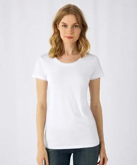 Plain white t-shirt for women, ideal for embroidery and personalised workwear, comfortable and versatile, perfect for corporate, promotional or casual use.