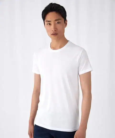 Comfortable plain white T-shirt for workwear or casual use, ideal for embroidery or print customization.