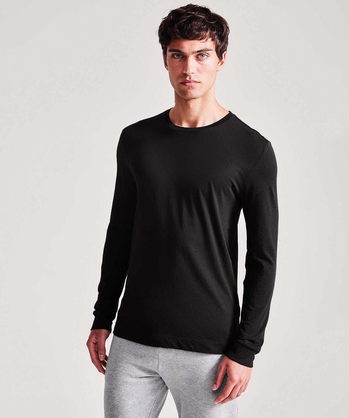 Plain black long-sleeve men's T-shirt, casual comfortable workwear and personalised embroidery uniform option.