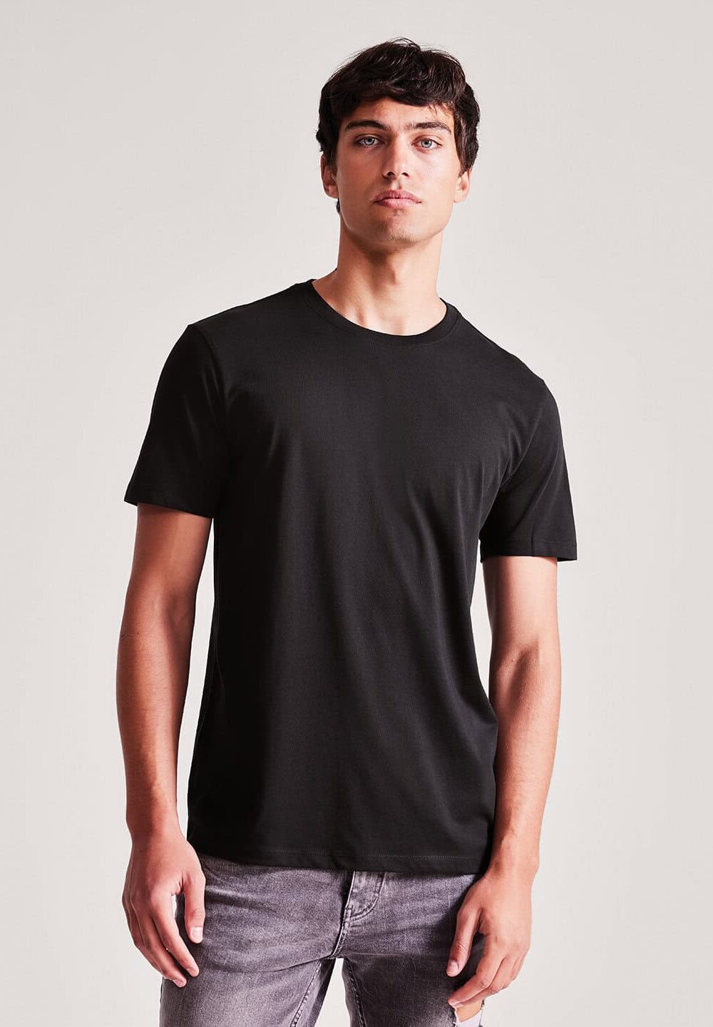 Plain black embroidered workwear t-shirt with customisation options for personalised uniforms and professional workwear. Perfect for branding and team uniforms.