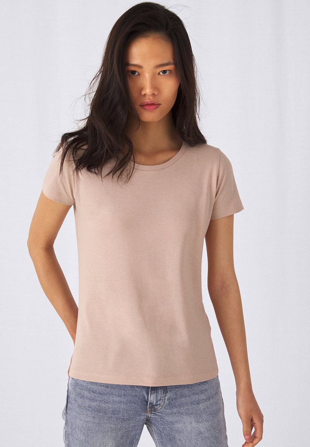 Plain beige t-shirt ideal for personalised embroidery and workwear uniform customization. Comfortable, casual, perfect for professional or promotional clothing branding.