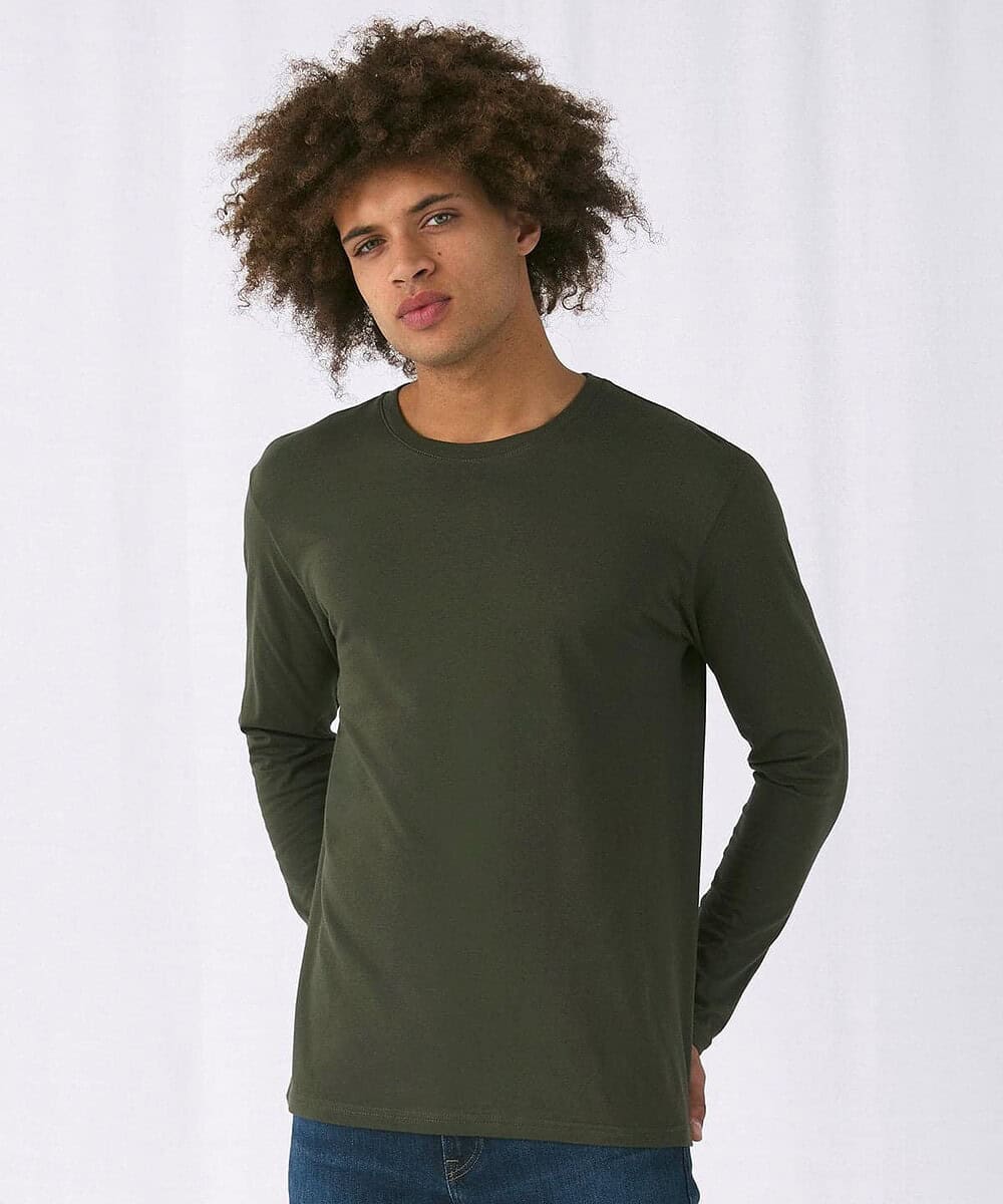 Embroidered workwear long sleeve T-shirt in dark green, ideal for personalised branding and professi.