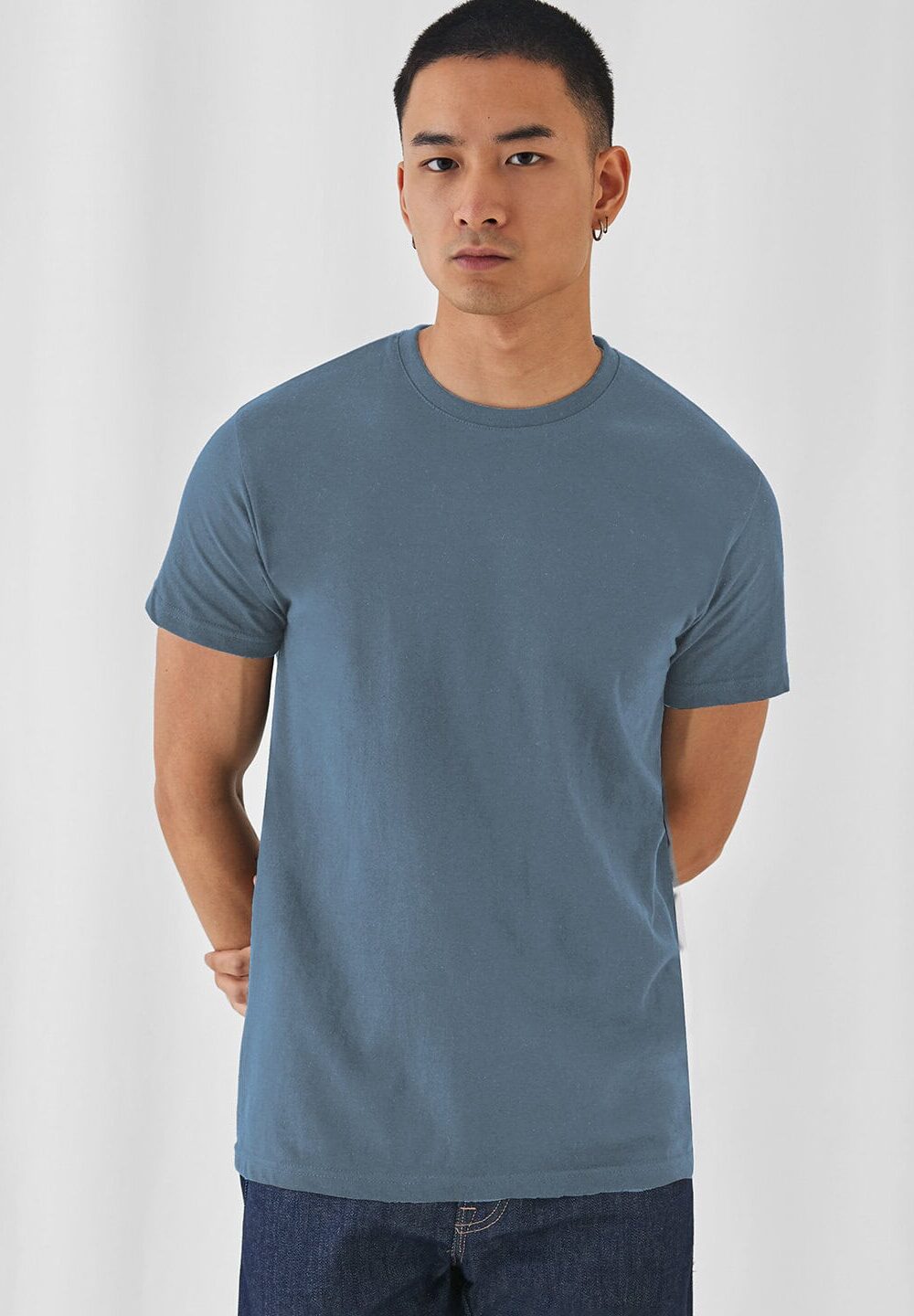 Plain blue unisex casual T-shirt, ideal for personalised embroidery and workwear, made from comfortable cotton fabric for everyday wear and corporate uniforms.