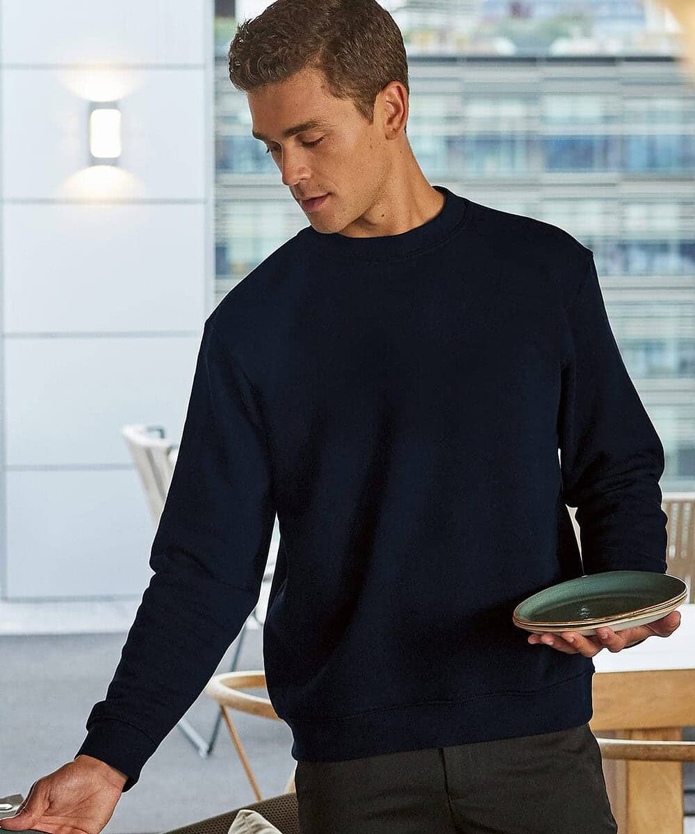 Embroidered navy B&C sweatshirt for custom workwear and printing. Perfect for professional uniforms.