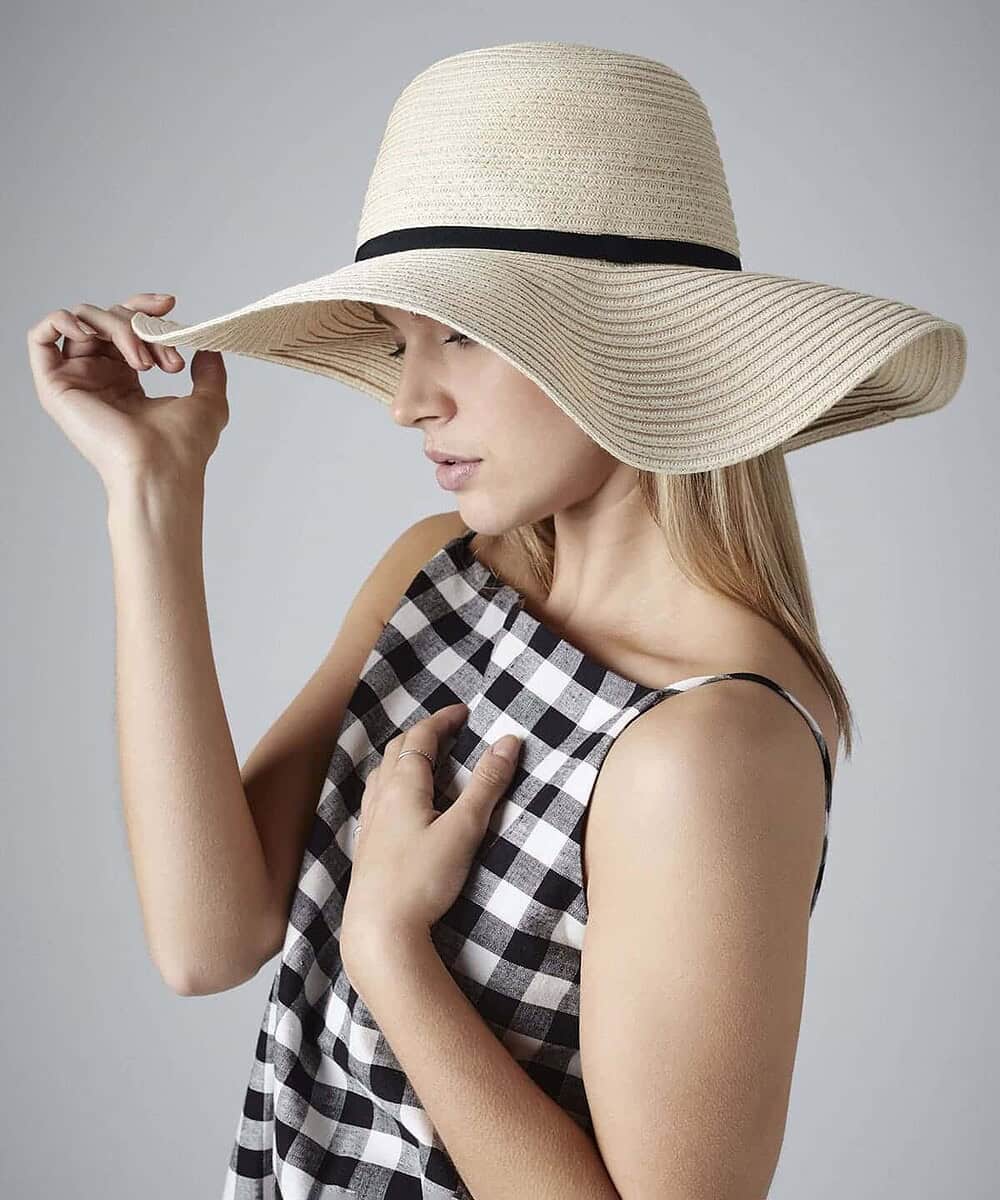 Wide-brimmed sun hat with black band, ideal for custom embroidery and promotional branding.