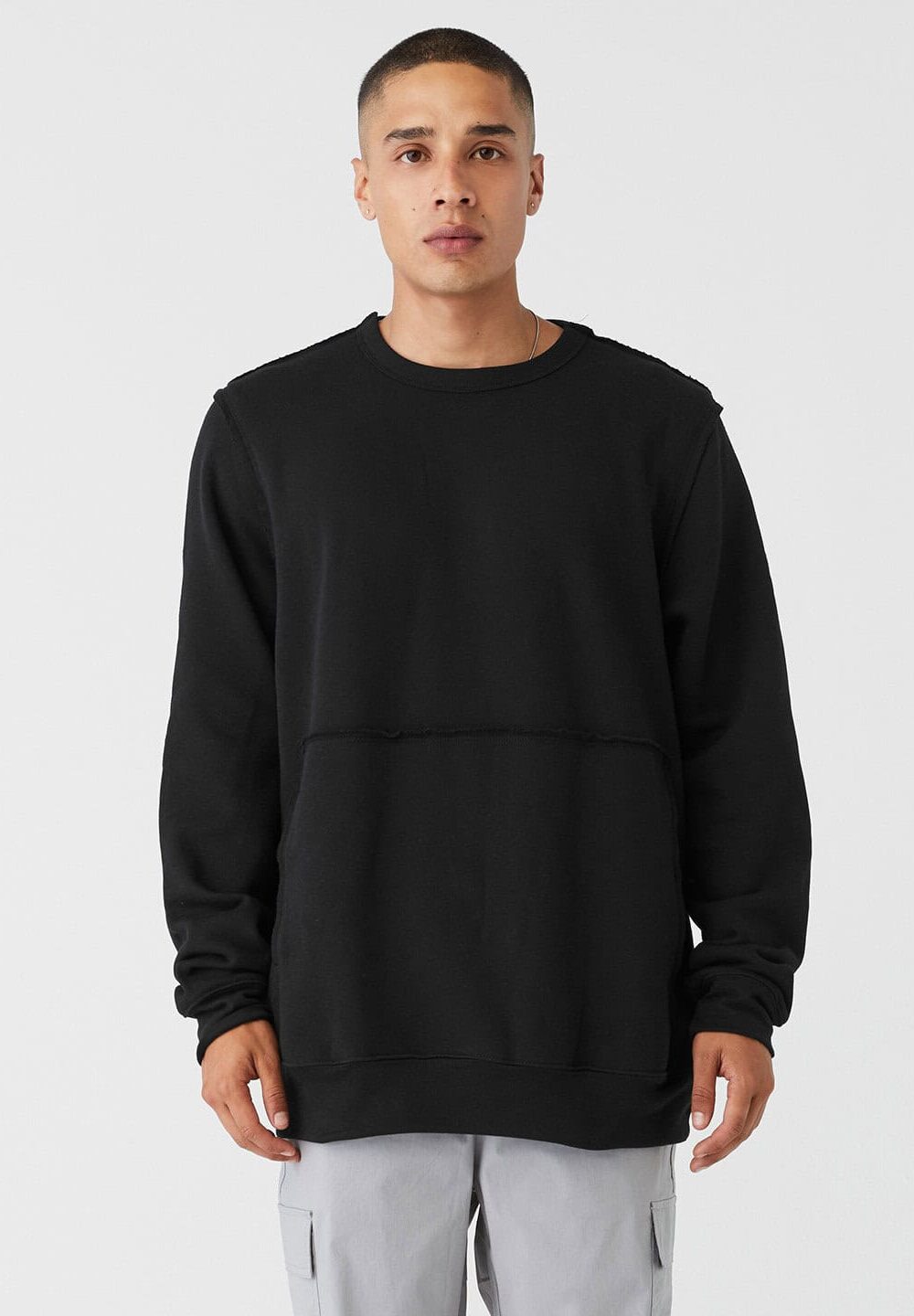 Crewneck black sweatshirt with comfortable fit, ideal for customised workwear and personalised uniforms, perfect for professional or casual wear.