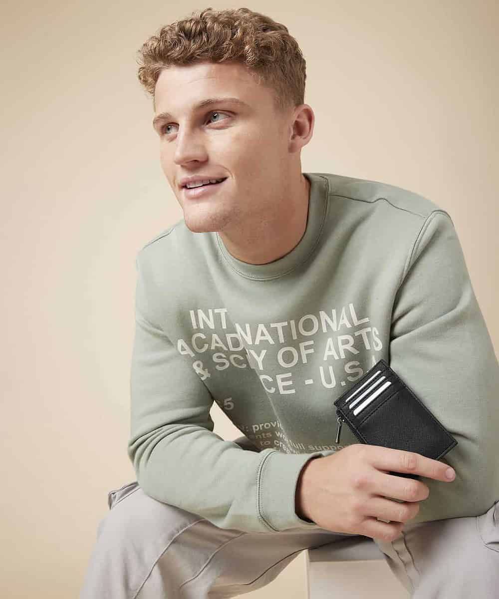 Embroidered workwear and printed clothing featuring the Bagbase BG754 boutique card holder. Customis.