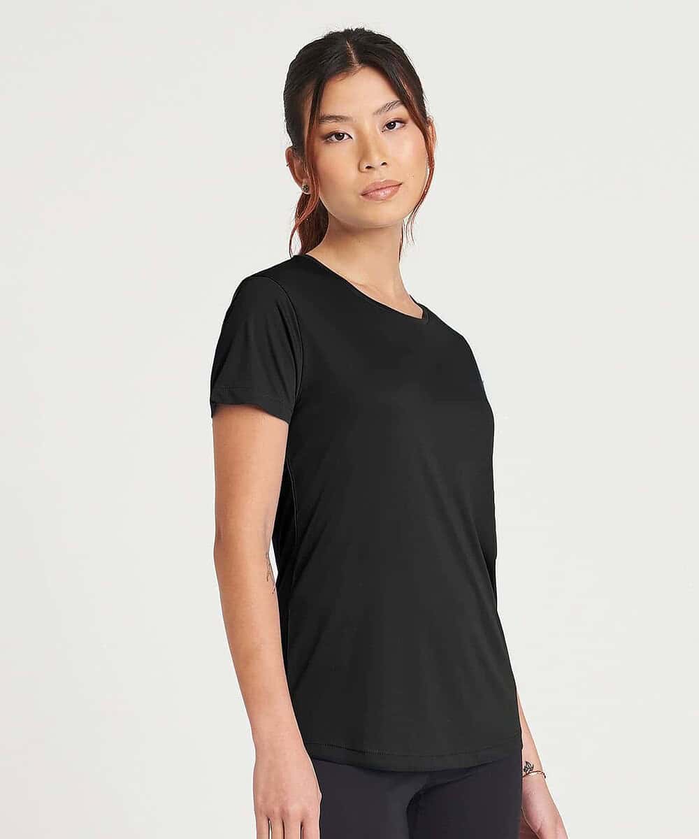Black women's T-shirt suitable for embroidery and printing.