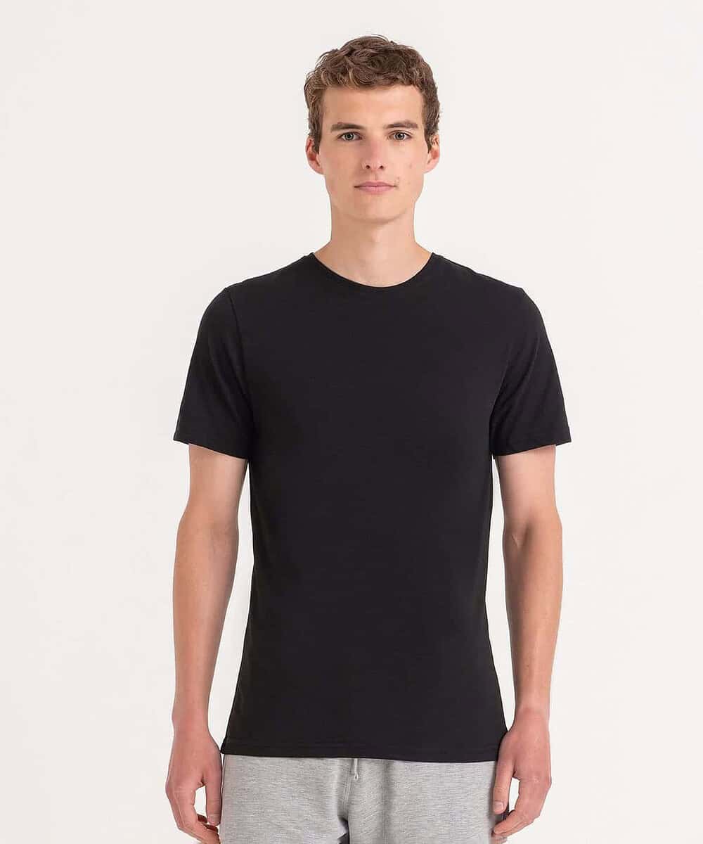 Man wearing a plain black T-shirt, ideal for casual and fitness wear.