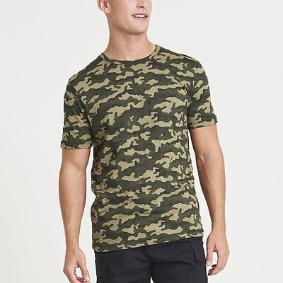 Men's camouflage T-shirt ideal for workwear and casual outfits, comfortable and durable.