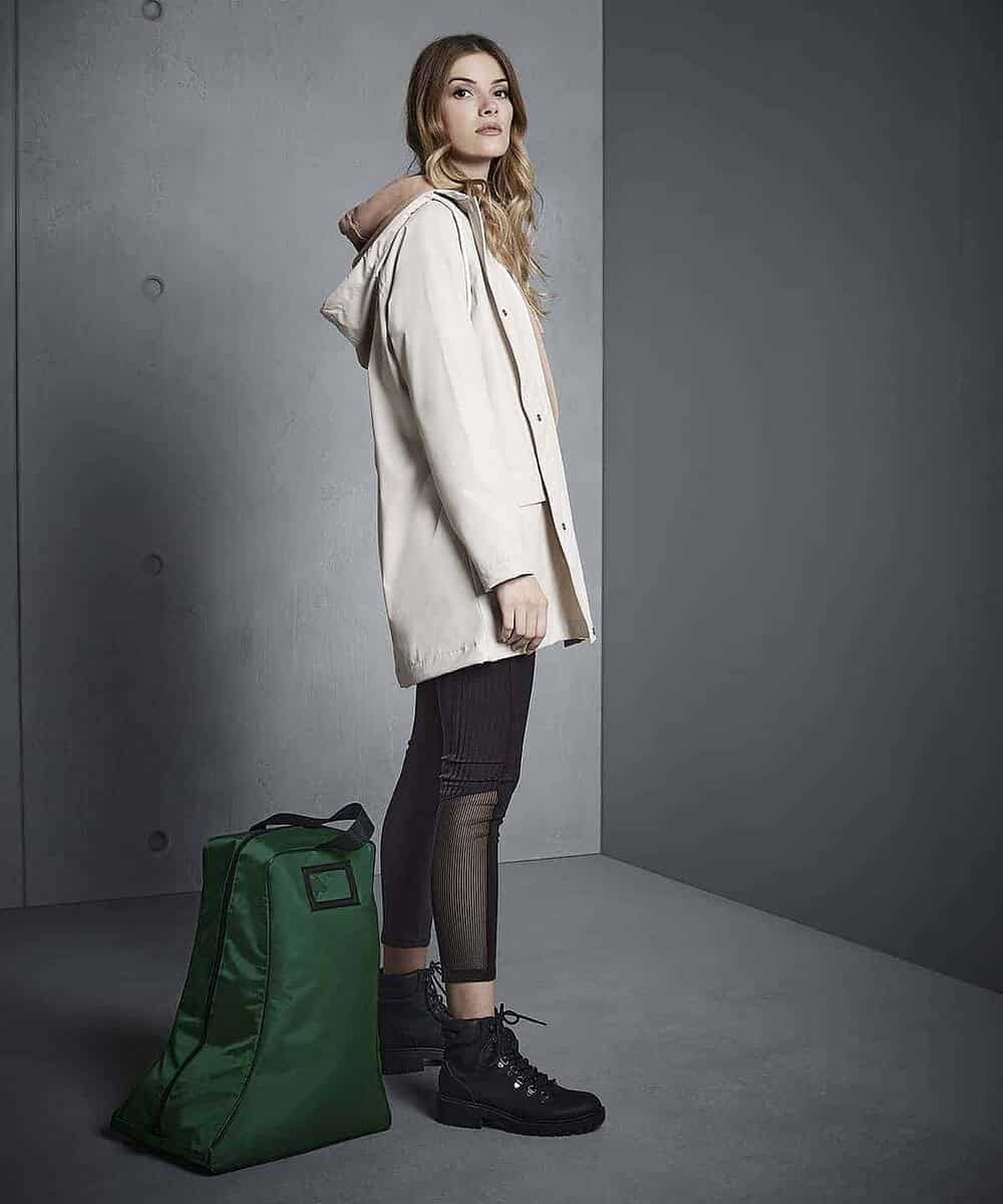 Personalised Quadra QD086 boot bag ideal for embroidery and workwear storage. Durable, spacious, per.