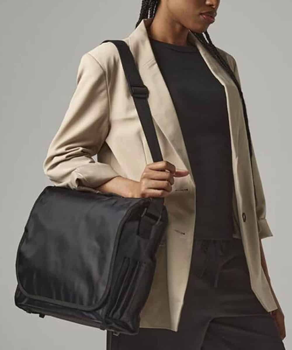 Black Quadra QD090 record bag with adjustable strap, ideal for personalised embroidery projects.