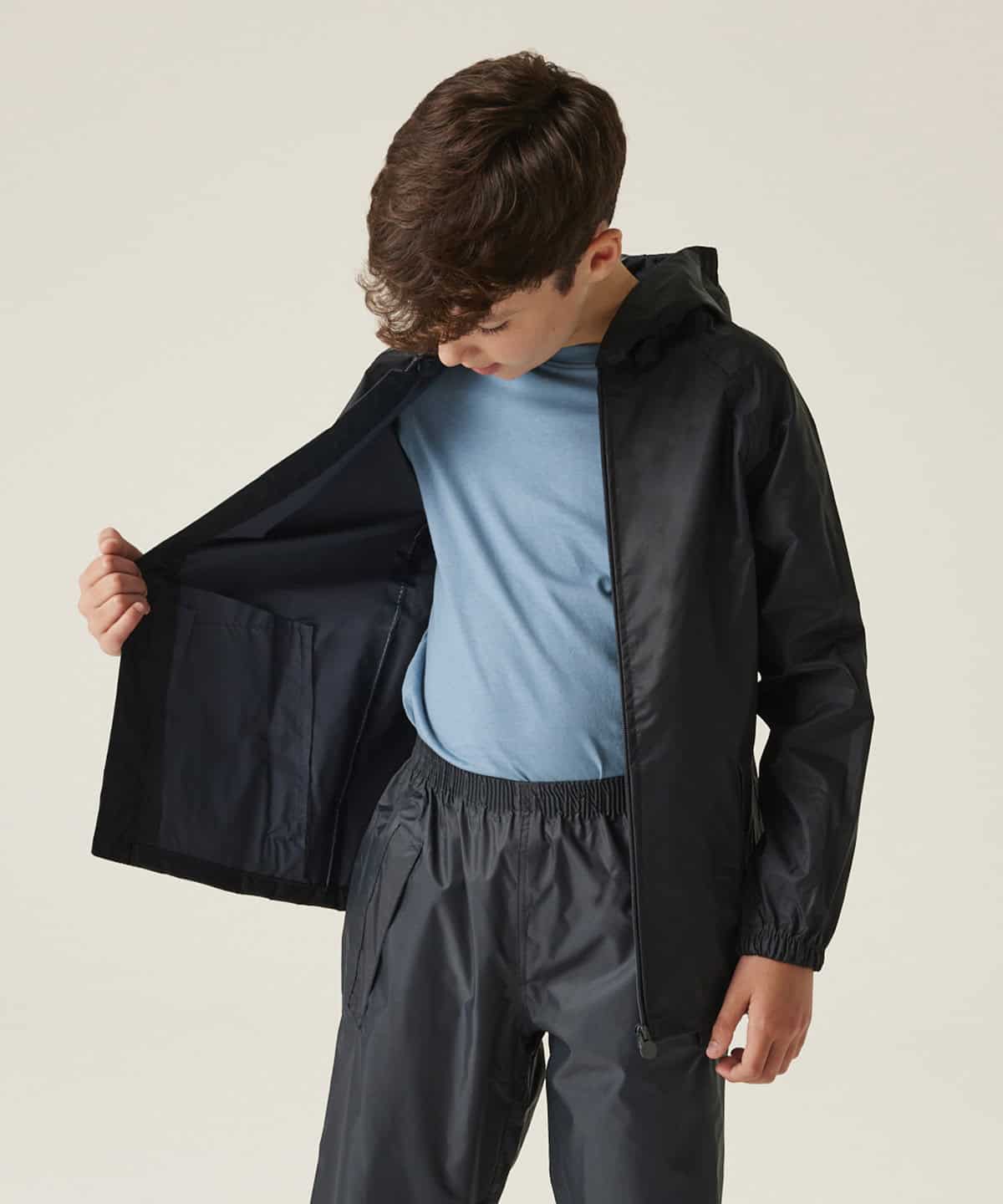 Waterproof black rain jacket with hood for workwear and sports.