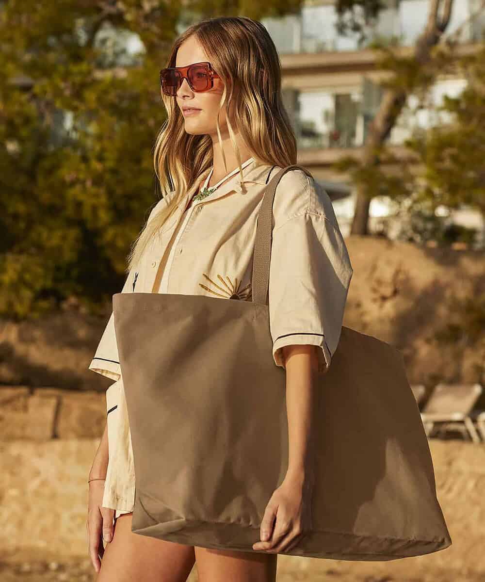 Oversized canvas tote bag perfect for branding and promotional use. Ideal for workwear and printed c.