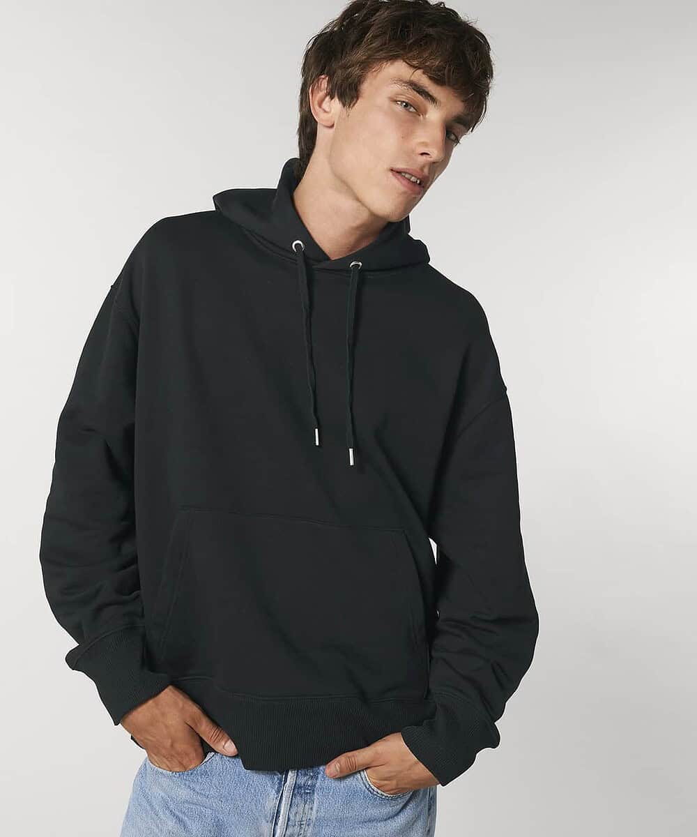 Unisex oversized brushed sweatshirt in black, perfect for casual and teamwear. Comfortable, stylish,.