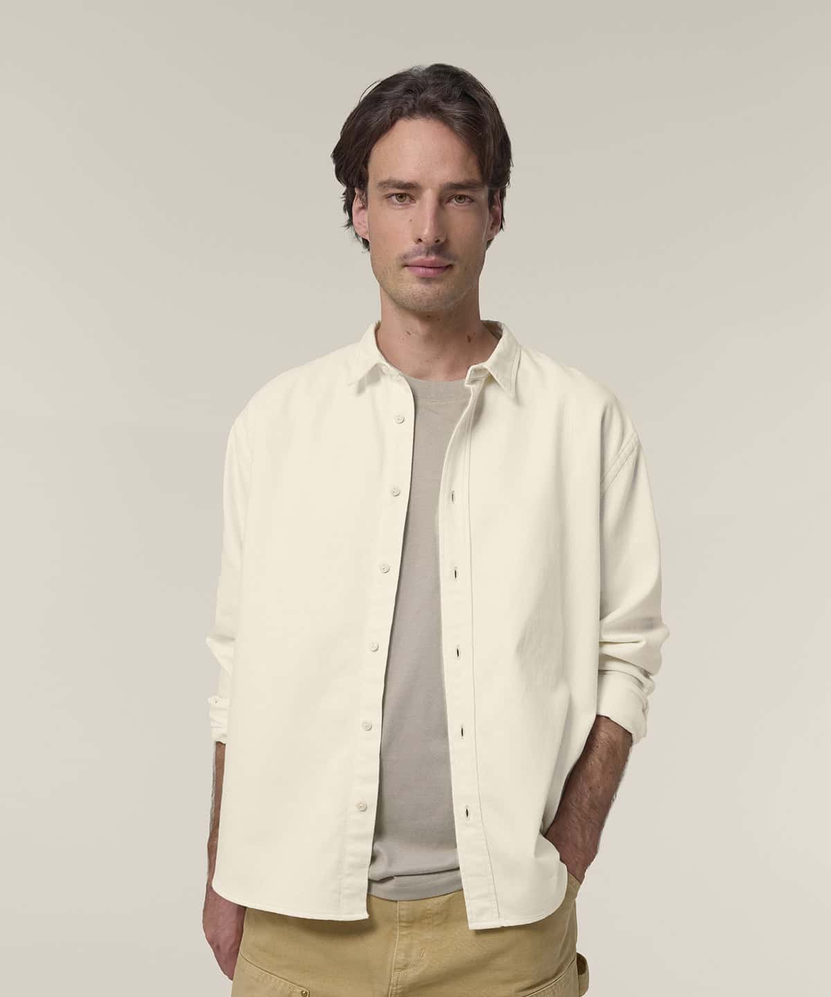 Worker shirt STWU975 for professional workwear and uniforms. Perfect for creating a cohesive company.